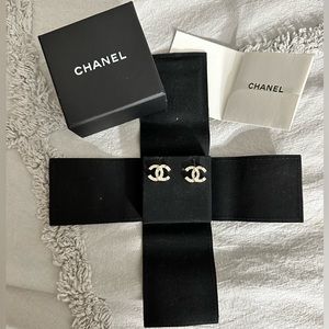 Chanel CC logo earrings